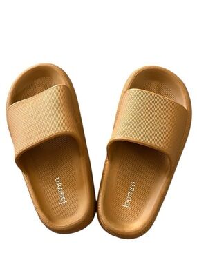 Joomra Pillow Slippers Size 6/7  Quick Drying